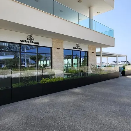 Gracia Villa *