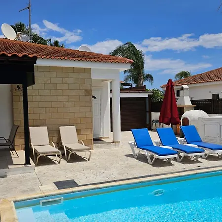 Gracia Villa *